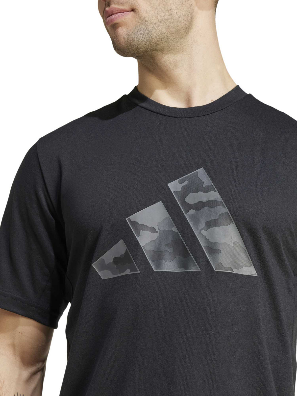 ADIDAS PERFORMANCE Тениска Train Essentials Camo Graphic Logo