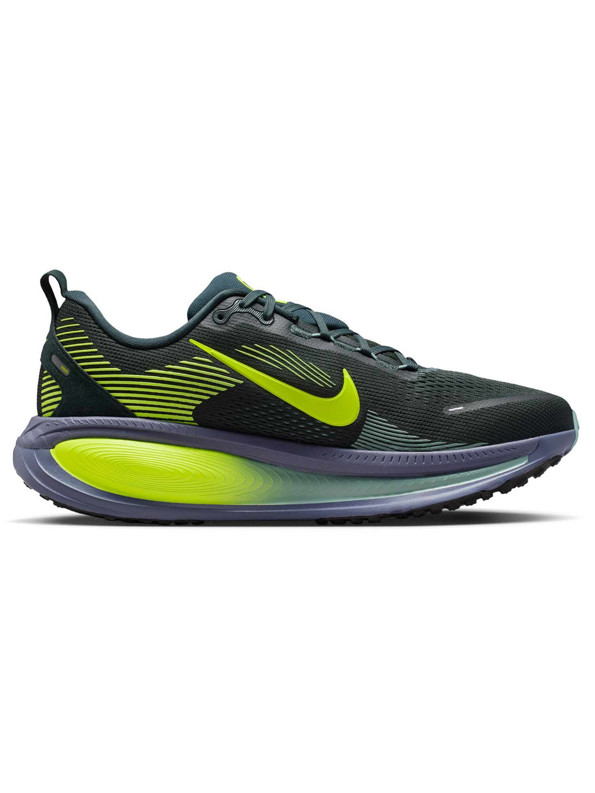 NIKE Обувки VOMERO 18