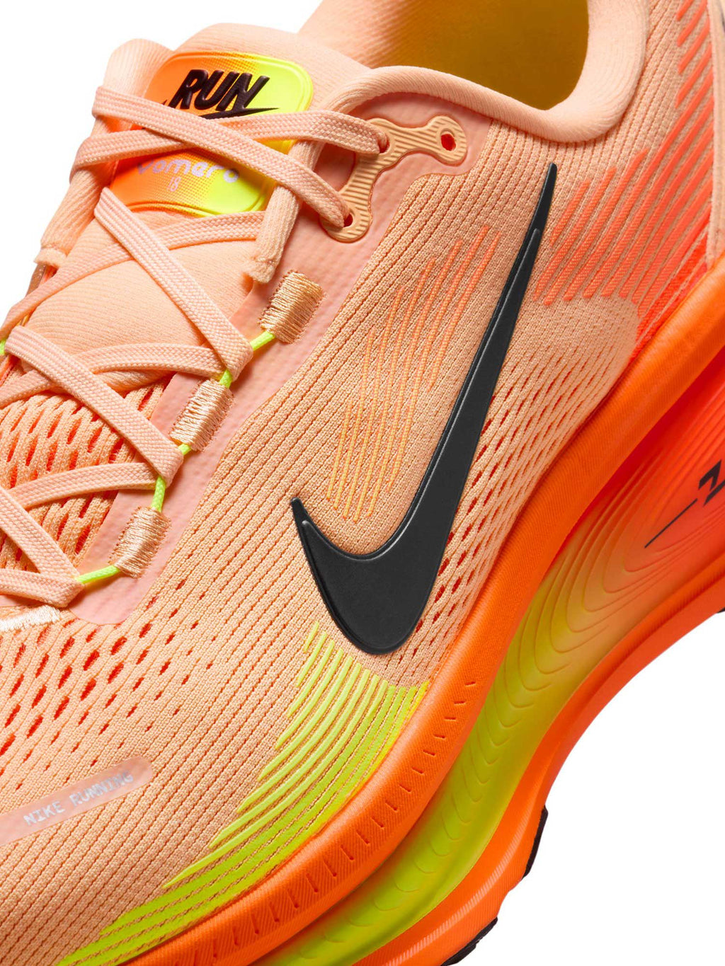 NIKE Обувки VOMERO 18