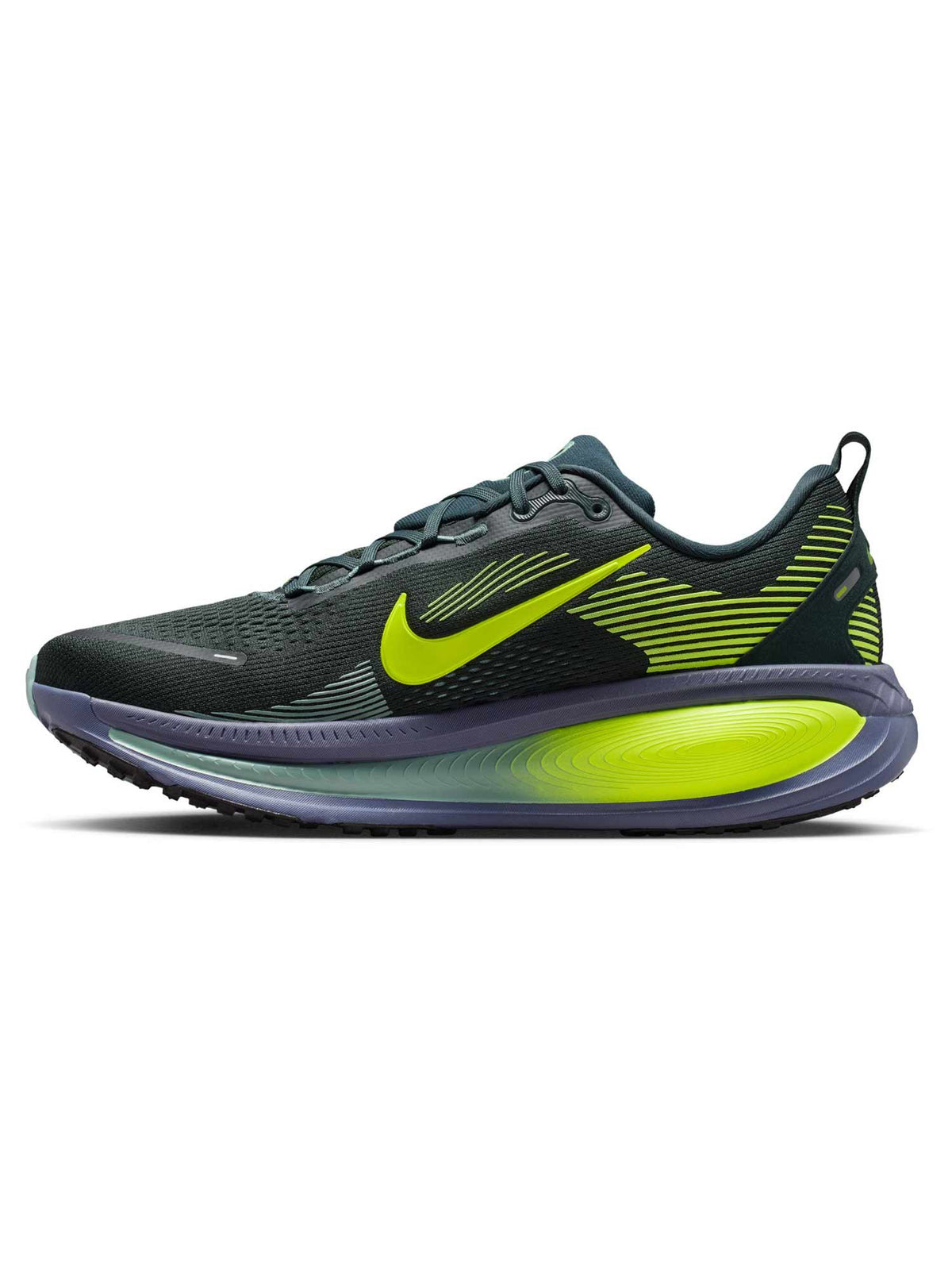 NIKE Обувки VOMERO 18