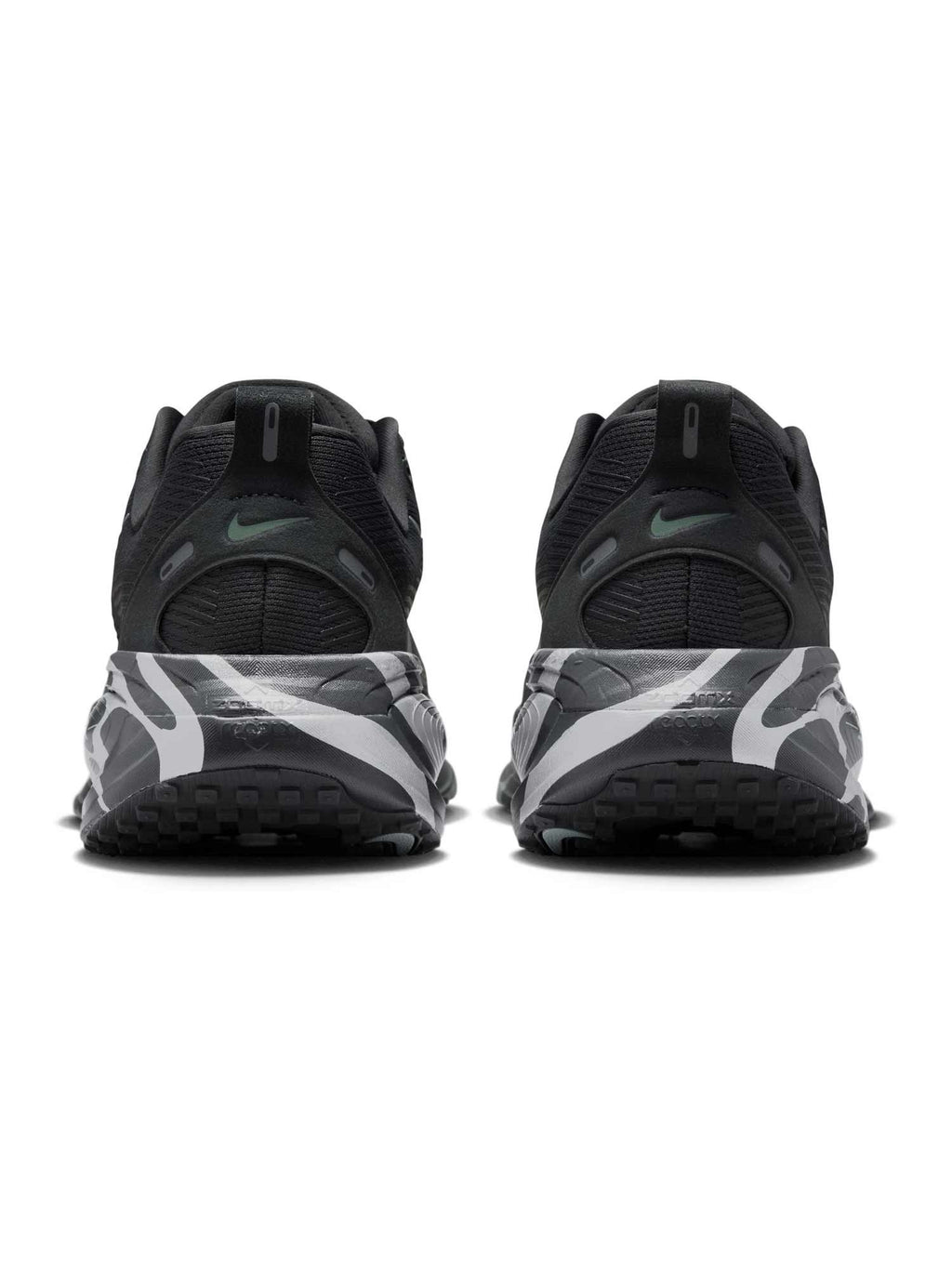 NIKE Обувки VOMERO 18