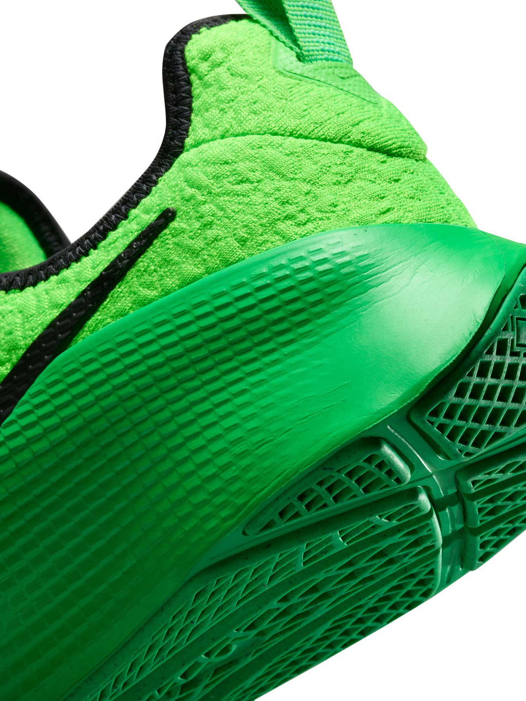 NIKE Обувки LEBRON TR 1